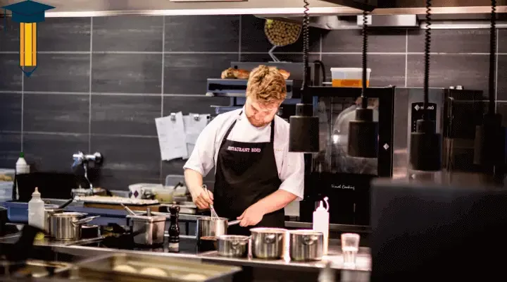 ¿Dónde puede trabajar un chef? 14 salidas profesionales para un chef de cocina y licenciados en gastronomía