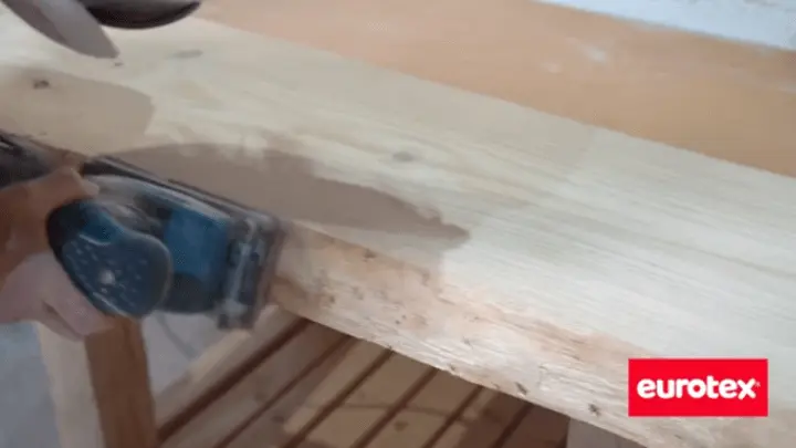 Paso 1 Comienza lijando los bordes de la madera para eliminar astillas