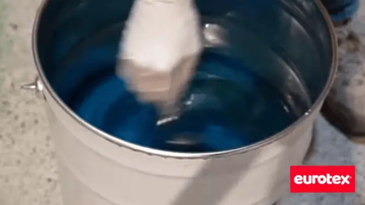 Paso 5 Combina pigmentos azul, verde y blanco con la resina de alto espesor