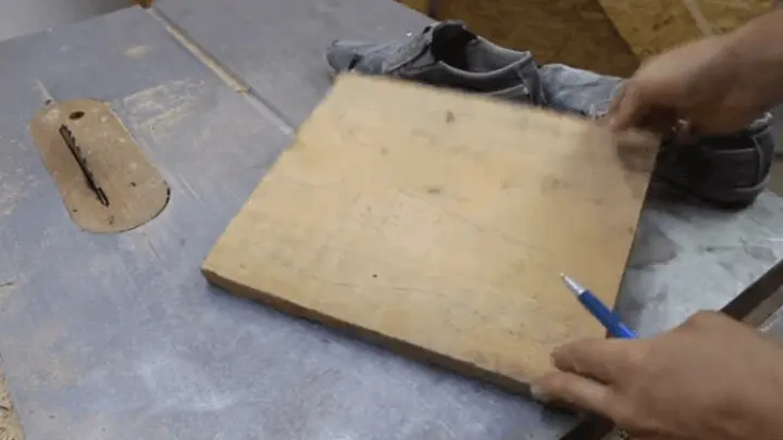 tabla de madera que usarás para fabricar tus propios zapatos epóxicos